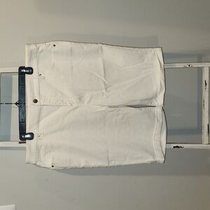 Chico's So Slimming Girlfriend Short Size 3 White